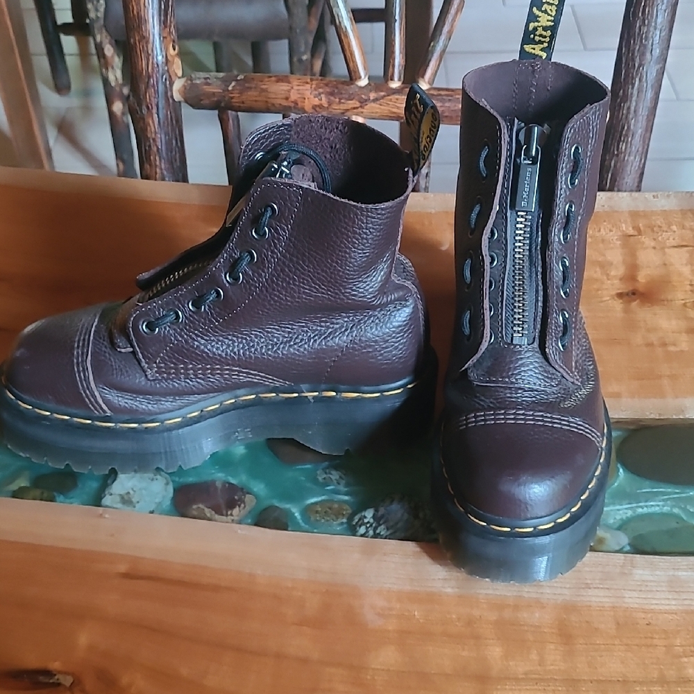 Dr. Martens Black Cushion Sole